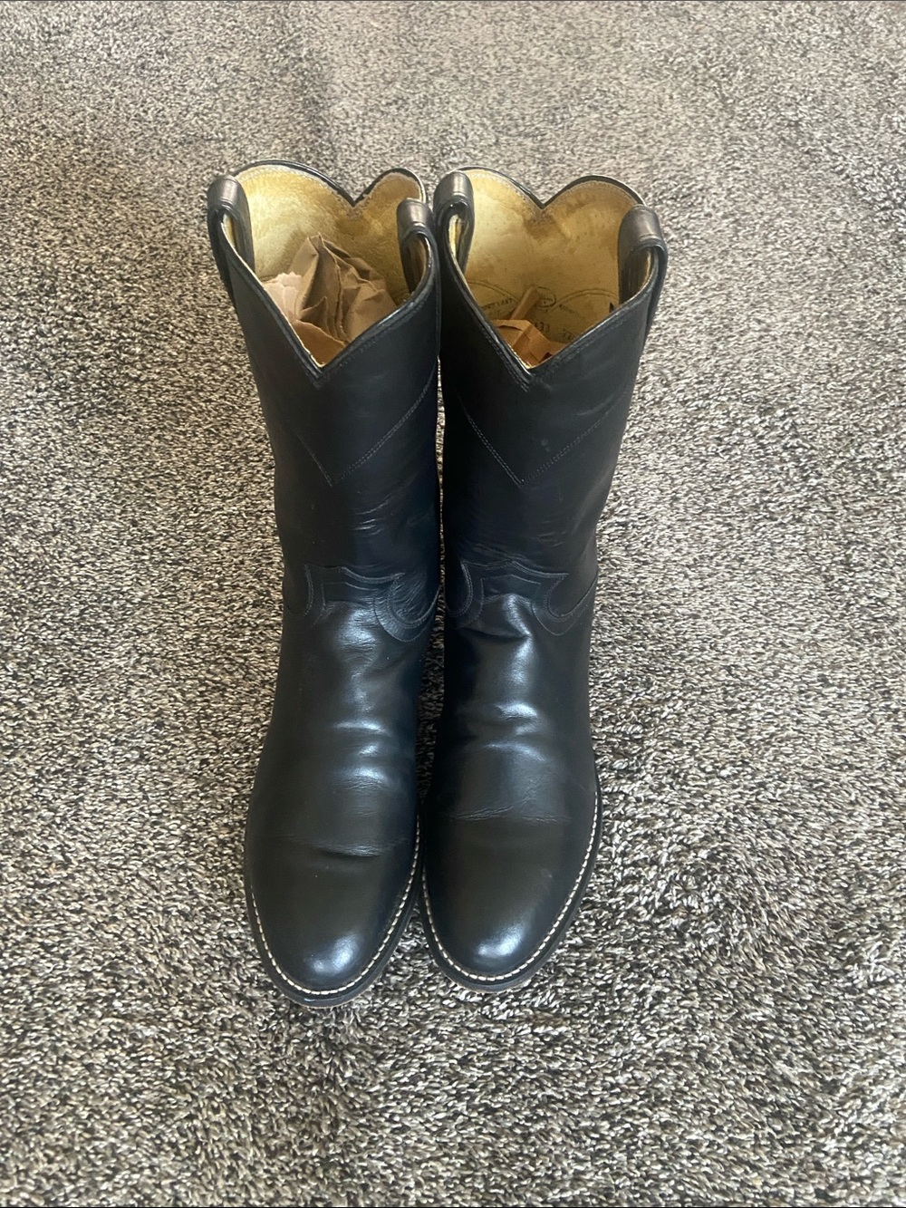 Boots,Justin men’s size 9D style 3133 Black in color .